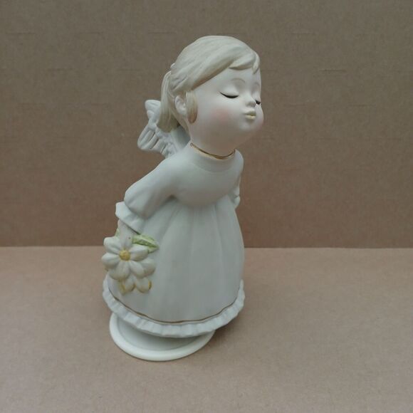 Vintage Kissing Angel Spinning Musical Figurine Made in Japan Little Girl Gift - Picture 2 of 12